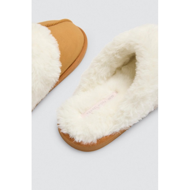 Chaussons maison effet daim camel