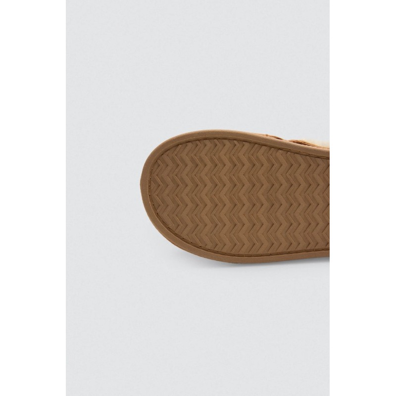 Chaussons maison effet daim camel