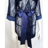 Kimono en dentelle bleu nuit Agatea Night – Élégance sensuelle et raffinée