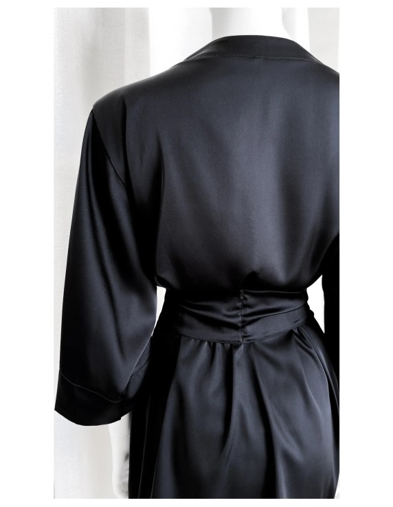 Kimono en satin doux – pêche ou noir – Élégance et confort pour toutes les occasions