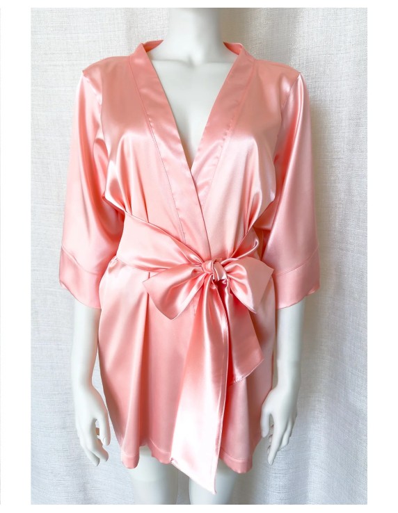 Kimono en satin doux – pêche ou noir – Élégance et confort pour toutes les occasions