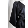 Kimono en satin doux – pêche ou noir – Élégance et confort pour toutes les occasions