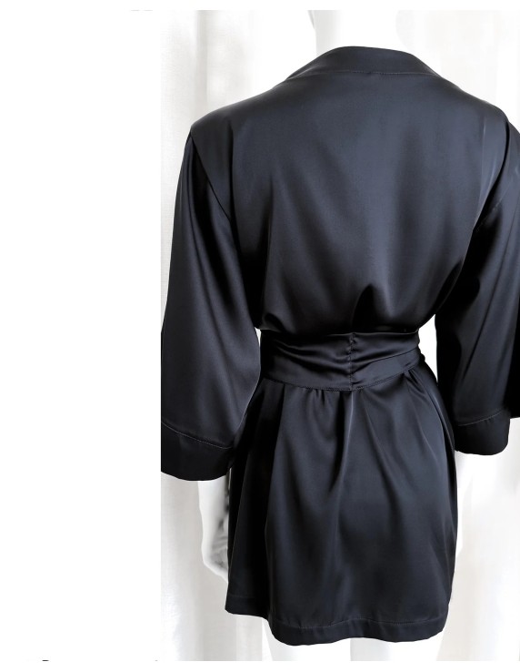 Kimono en satin doux – pêche ou noir – Élégance et confort pour toutes les occasions