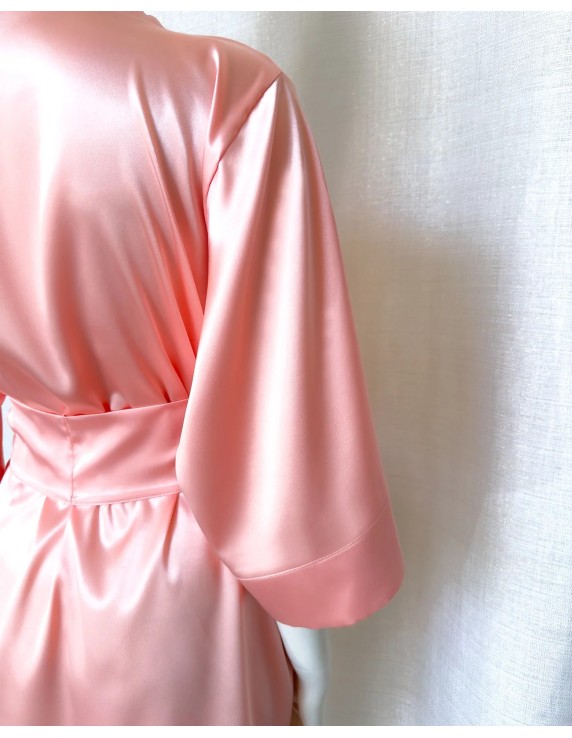 Kimono en satin doux – pêche ou noir – Élégance et confort pour toutes les occasions