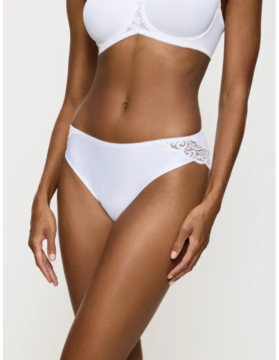 Culotte Amourette Tai dentelle – Triumph blanc ou chair | Félicià Intima