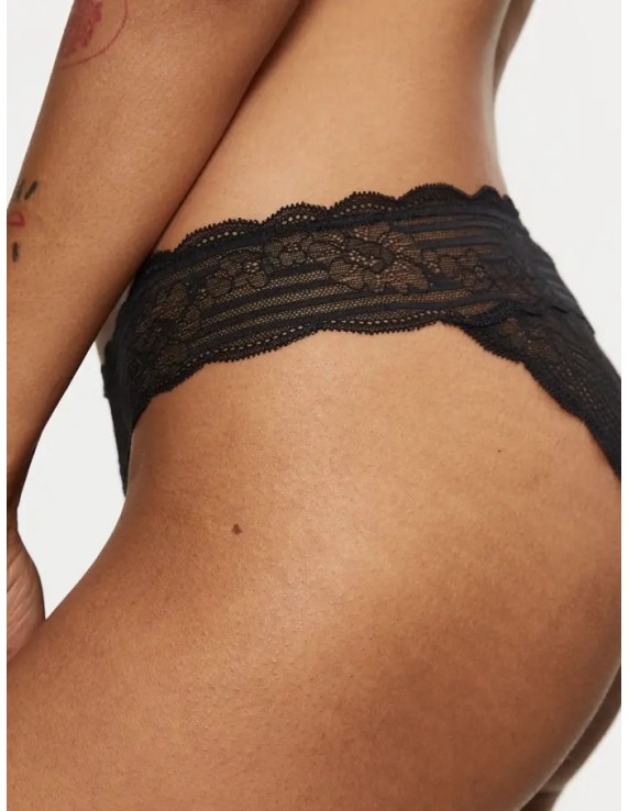 Culotte brésilienne noire – Triumph Lift Smart | Félicià Intima