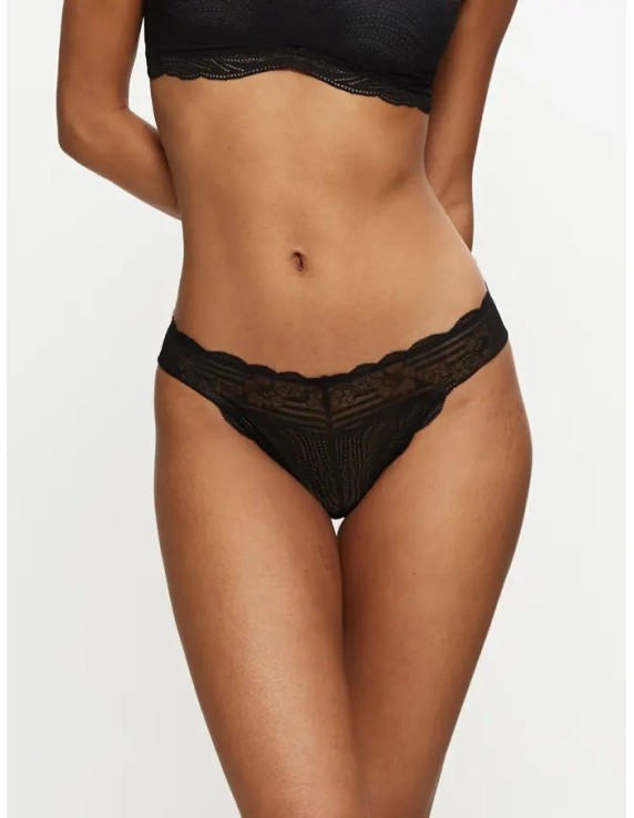 Culotte brésilienne noire – Triumph Lift Smart | Félicià Intima