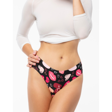Tanga brésilien Kiss Me – imprimé lèvres & cœurs, dos dentelle noire